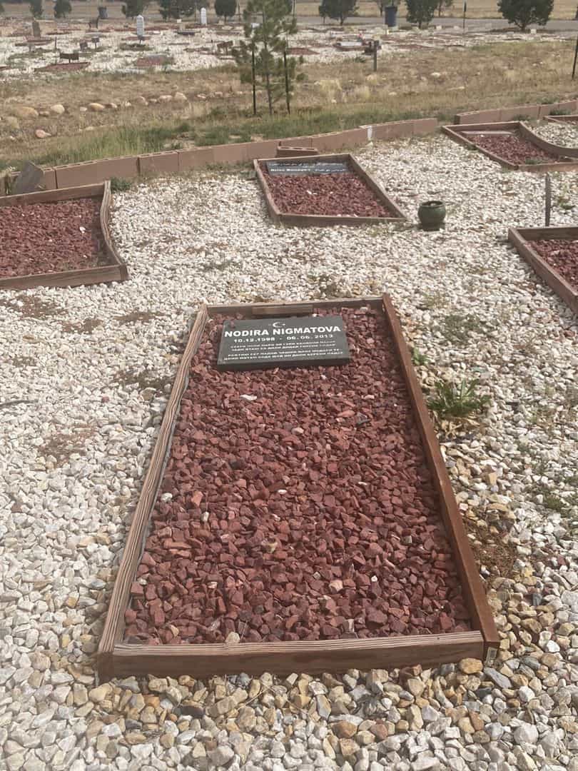 Nodira Nigmatova's grave. Photo 2