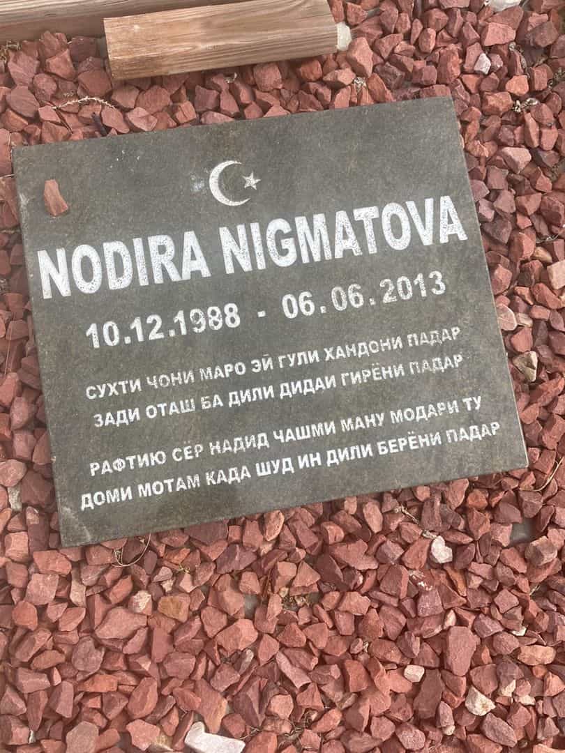 Nodira Nigmatova's grave. Photo 1