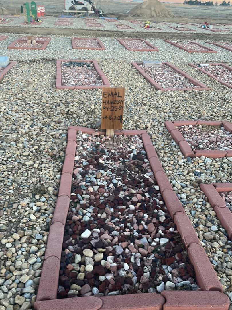 Emal Hamzlay's grave. Photo 2