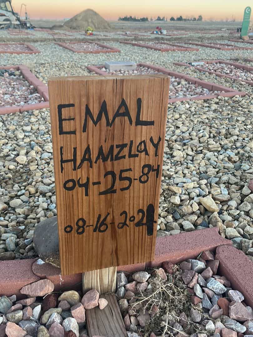 Emal Hamzlay's grave. Photo 1