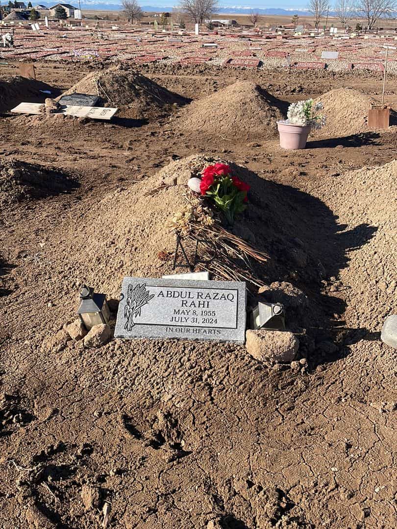 Abdul Razaq Rahi's grave. Photo 2