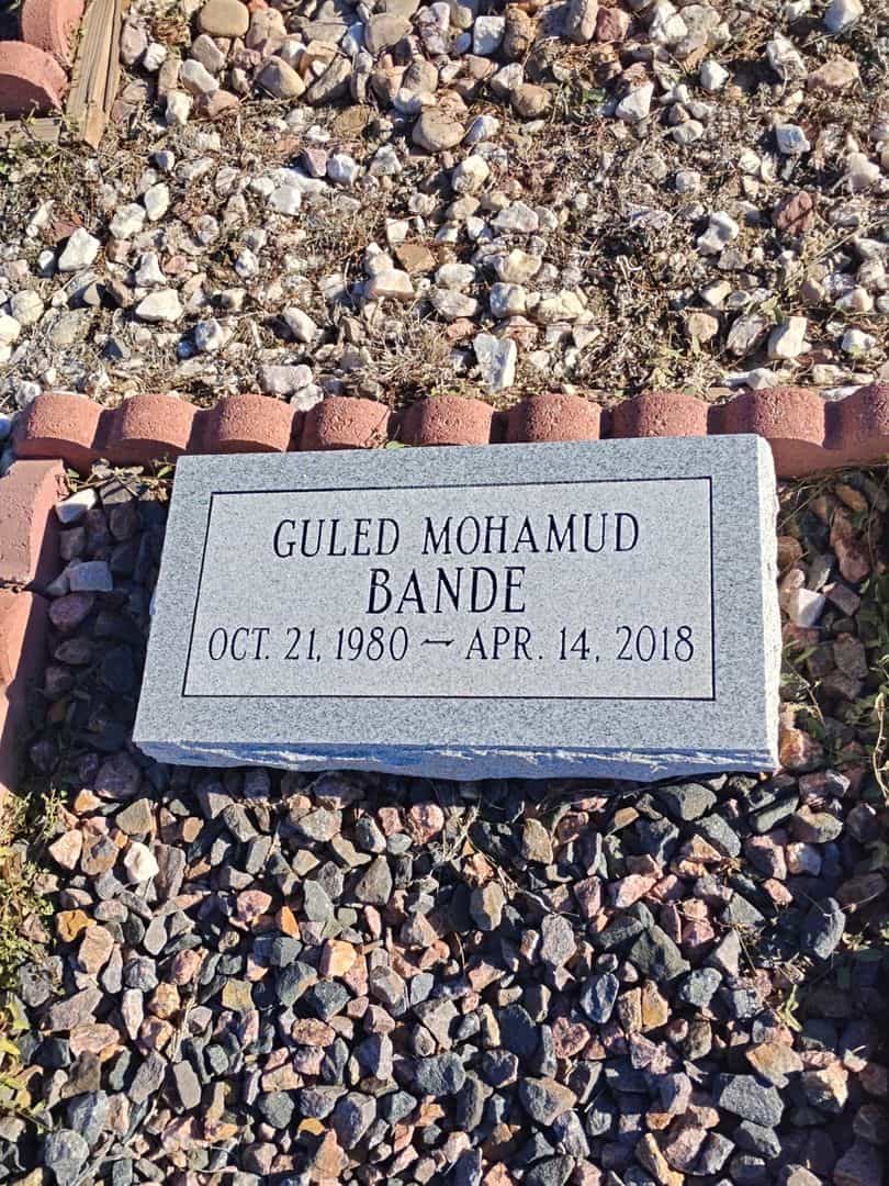 Guled Mohamud Bande's grave. Photo 1