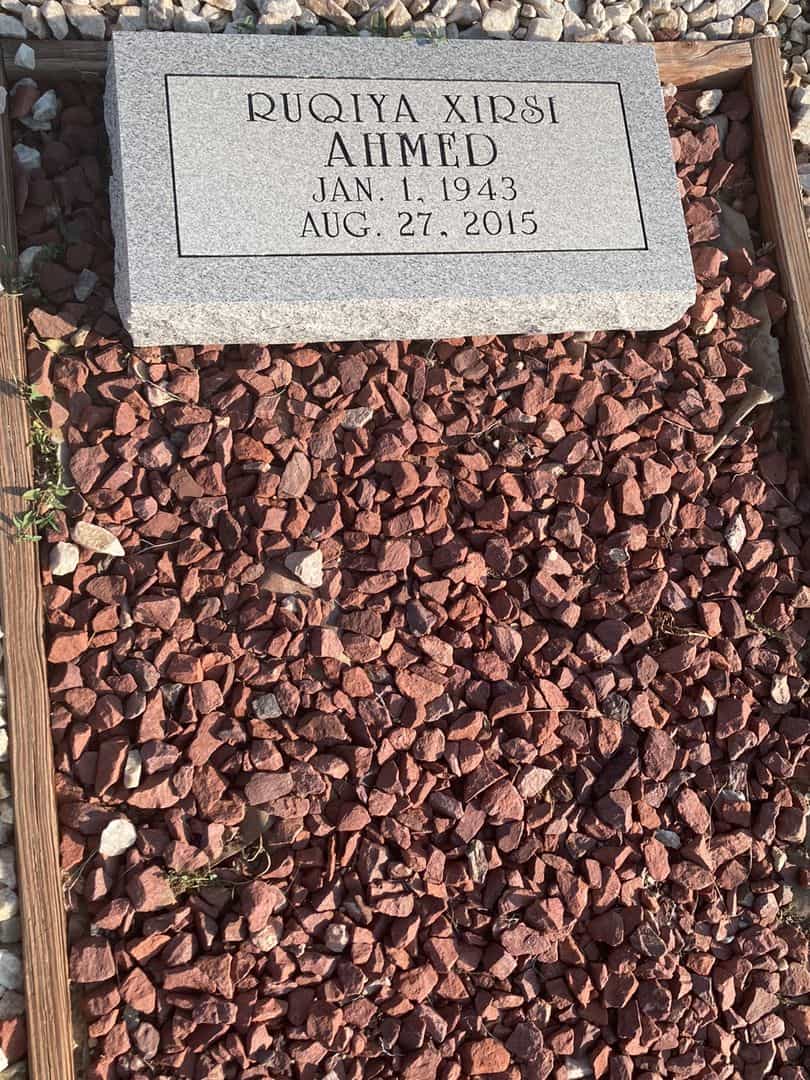 Ruqiya Xirsi Ahmed's grave. Photo 1