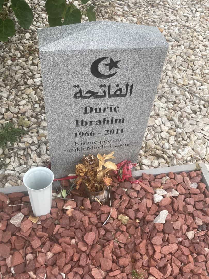 Duric Ibrahim's grave. Photo 1