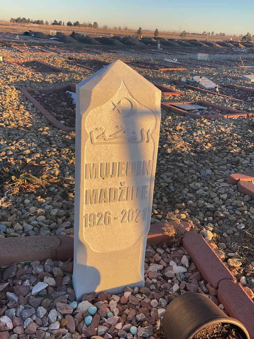 Mujedin Madzide's grave. Photo 1