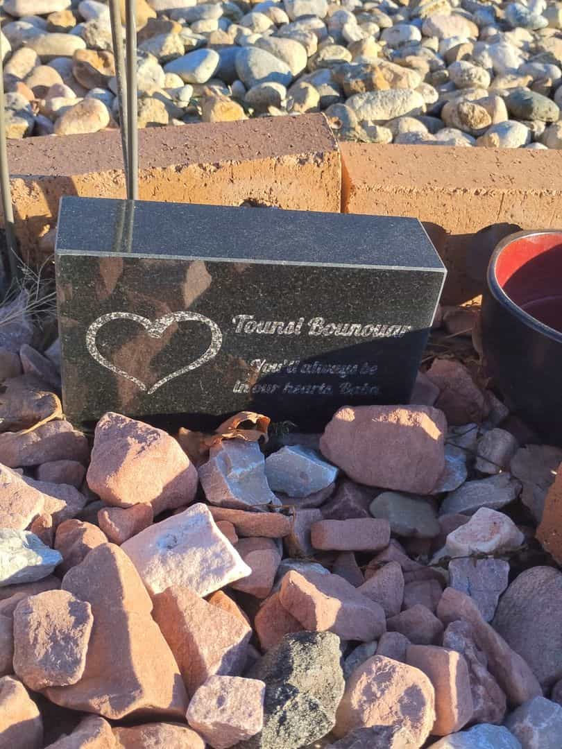 Tounal Bounouar's grave. Photo 1