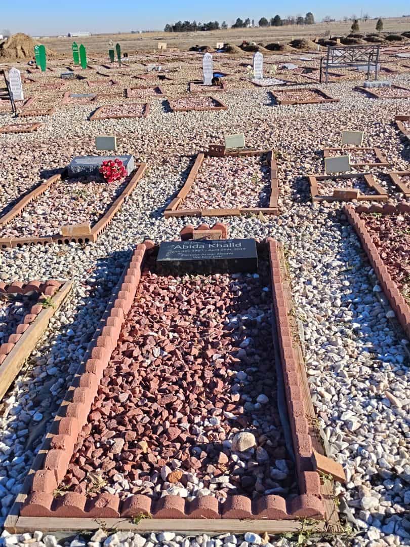 Abida Khalid's grave. Photo 2