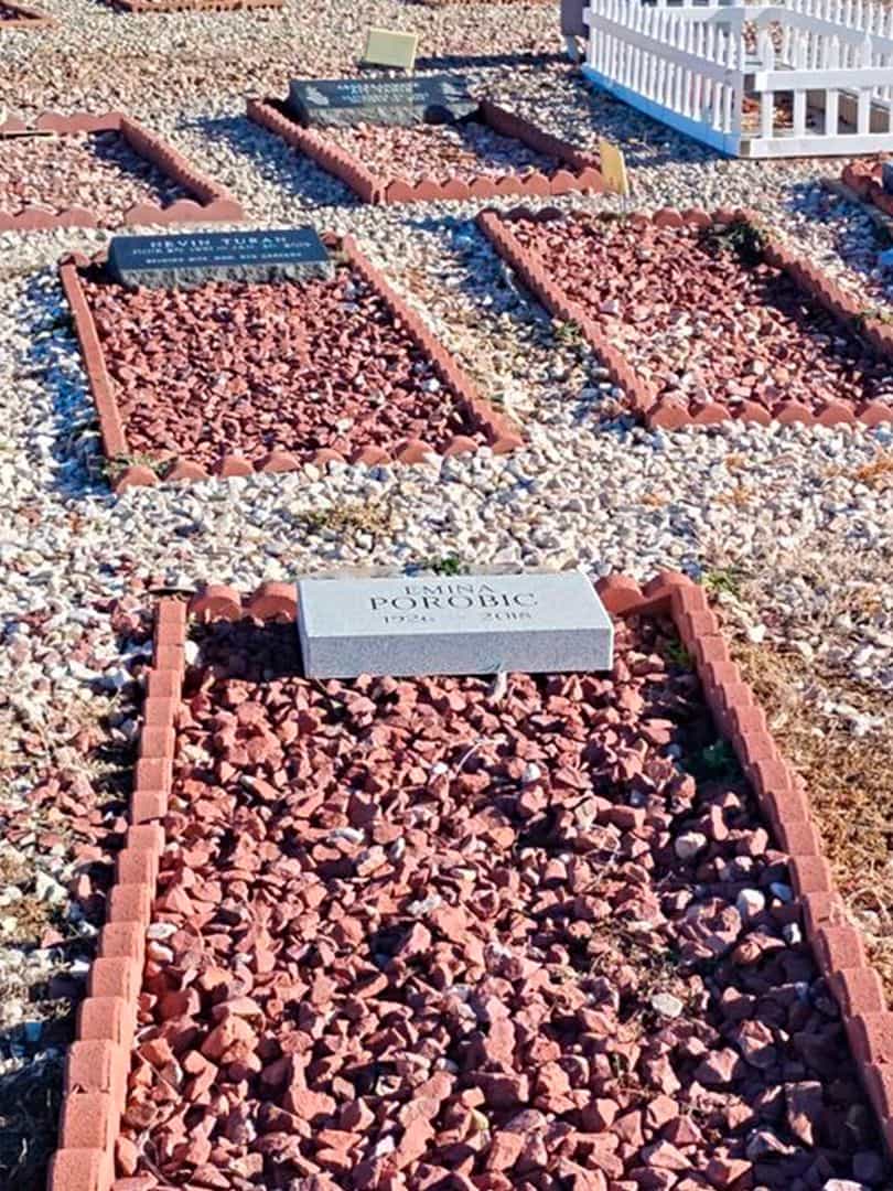 Emina Porobic's grave. Photo 1