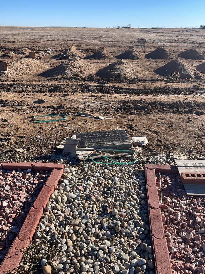 Ferdous Adam's grave. Photo 2