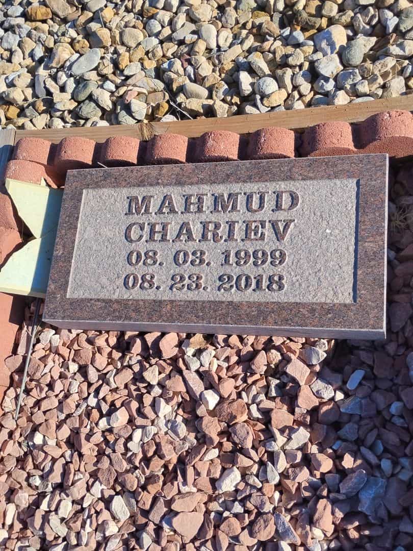 Mahmud Chariev's grave. Photo 1