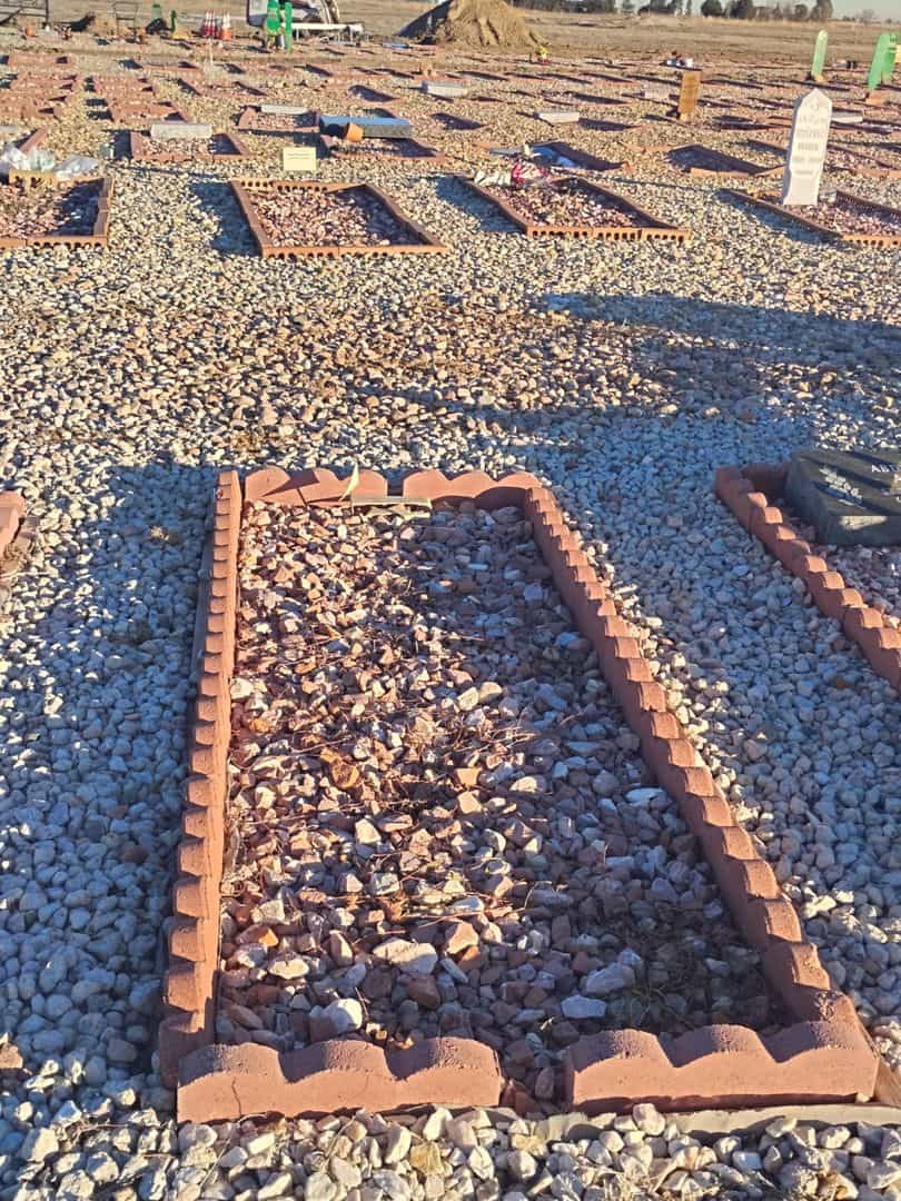 James Larry Ivey's grave. Photo 2