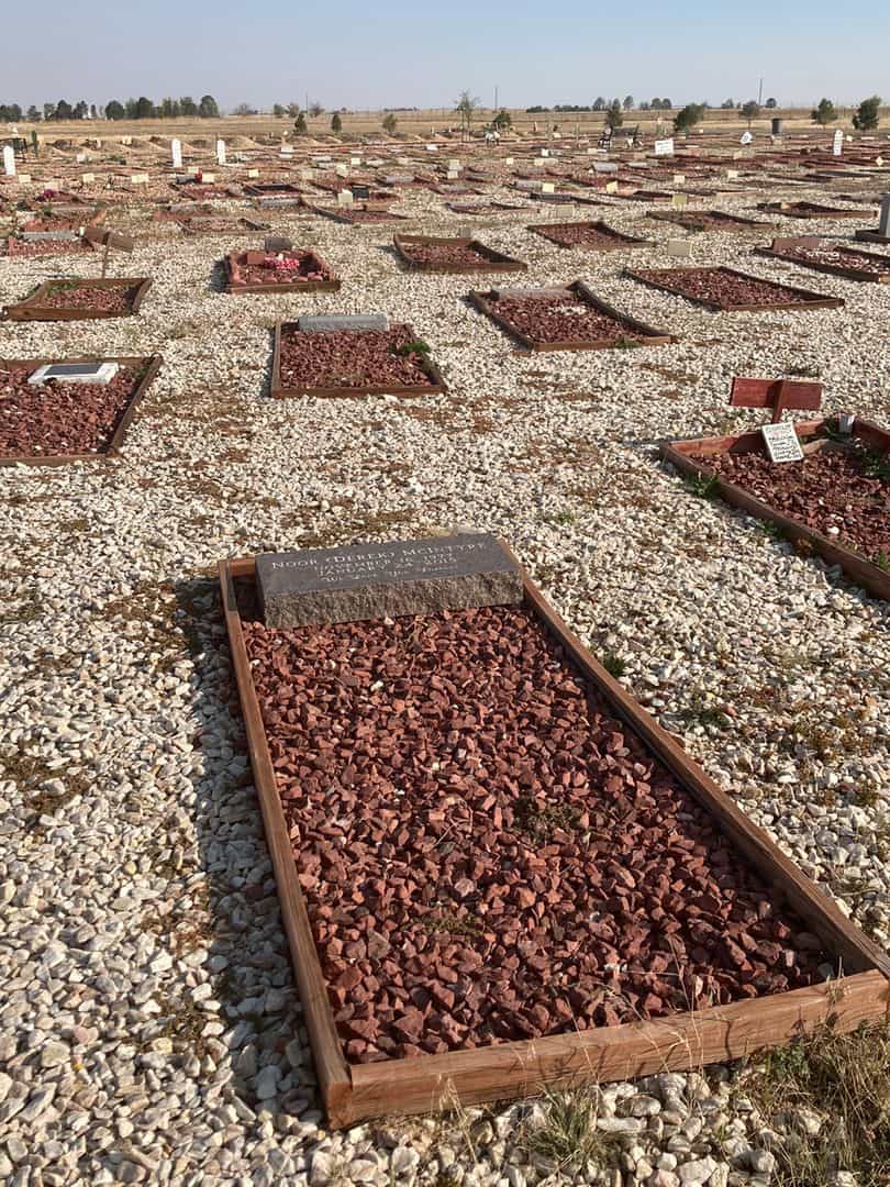 Noor Derek McIntyre's grave. Photo 2